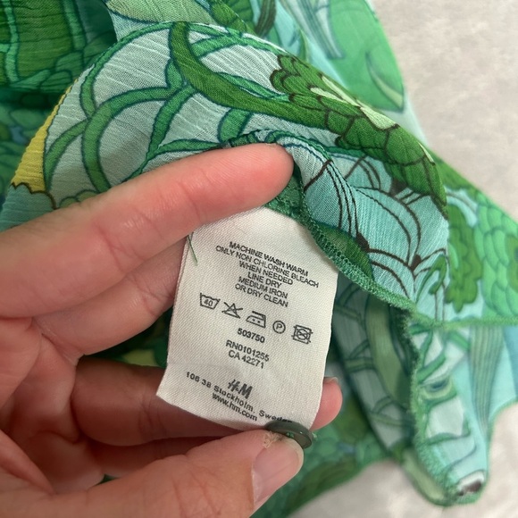 H&M Sheer Floral Blouse Top Women’s 12 Green Oriental Asian Inspired - Picture 4 of 9